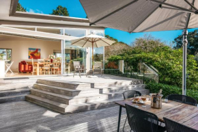 Seaviews on Second- 100 metres from Onetangi Beach!